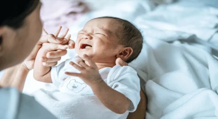 Jenis Makanan Punca Bayi Kembung Perut, Parents Take Note Ya!
