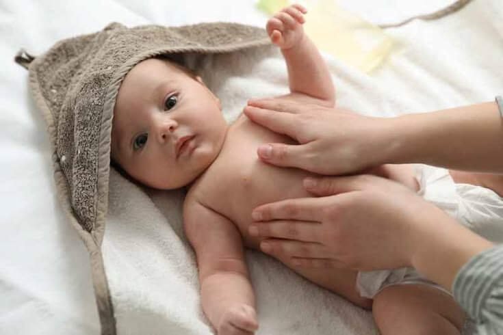 Minyak untuk Bayi: Apa yang Ibu Bapa Perlu Tahu?