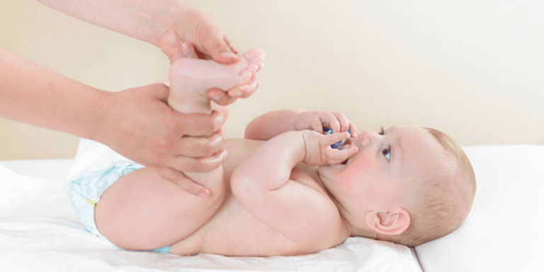 Minyak Urut Untuk Bayi: Ibu Kena Tahu Ini!
